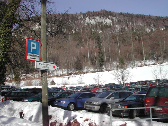 Der Gemeinderat will, dass die Benützer der Seilbahn die offiziellen Parkplätze benützen.