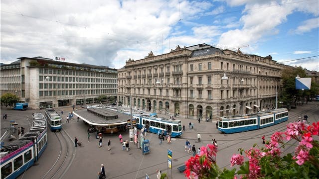 Schweizer Banken, im Bild der Zürcher Paradeplatz. Der Bundesrat will den Banken eine Lösung für den Steuerstreit mit den USA liefern.
