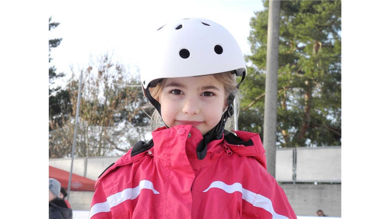 Dorina (8), Baden «Mit drei Jahren habe ich angefangen mit Schlittschuhlaufen. Die Pirouette gelingt mir gut, das Rückwärtsfahren muss ich noch üben.»