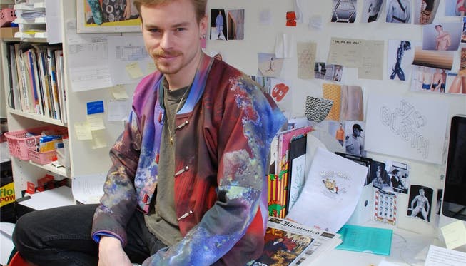 Bald kann man seine Kleider auch im Globus kaufen: Julian Zigerli, hier in seinem Atelier im Zürcher Kreis 4.
