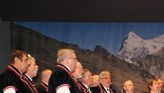 Der Jodlerklub Gäu unter der bewährten musikalischen Leitung von Hans-Ruedi Zihlmann.