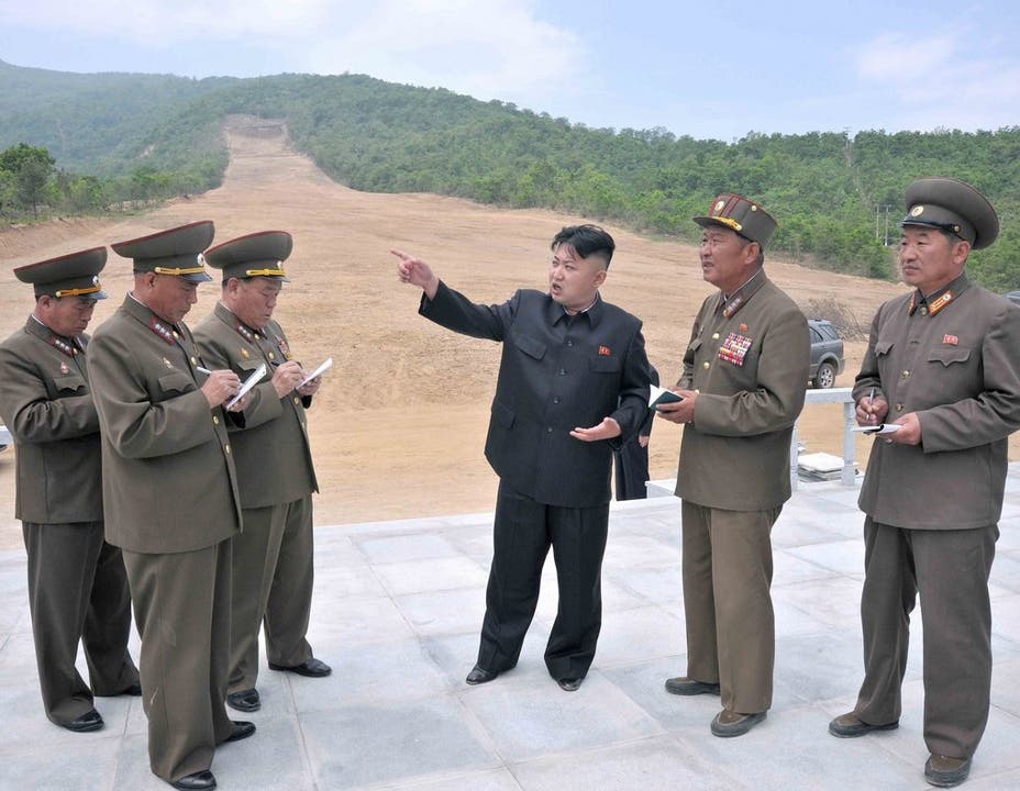 Kim Jong Un besucht das Ski Resort am Fusse des Masik Pass. Dort wird schon gebaut.