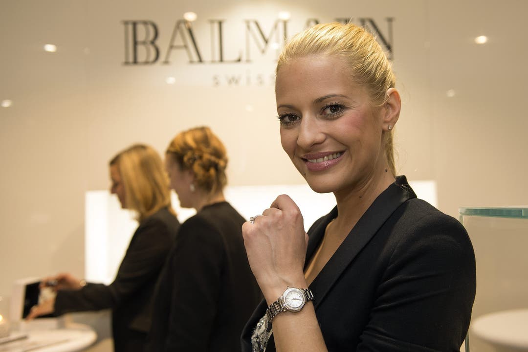 Ex-Miss-Schweiz Christa Rigozzi posiert mit einer Balmain-Uhr. Rigozzi ist die neue Botschafterin für die Uhrenmarke.