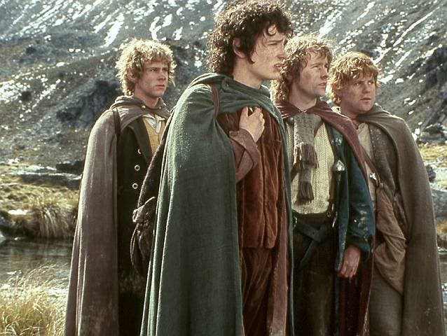 Hobbits in The Lord of the Rings: Meriadoc (Merry) Brandybock, Frodo Beutlin, Peregrin (Pippin) Tuk und Samweis (Sam) Gamdschie.