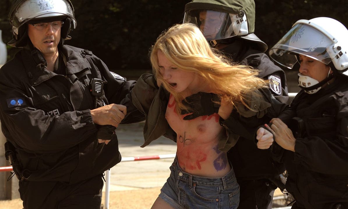 Wo ein Präsident ist, sind auch die Oben-ohne-Protestler von Femen nicht weit