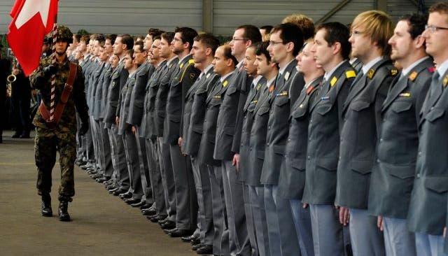 Für die Junge CVP ist die Armee ein Teil der Schweiz. (Symbolbild)