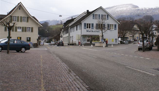 Das Dorfzentrum von Mümliswil: Noch gibt es hier Gewerbebetriebe, eine Postfiliale und Läden. Aber wie lange noch? Der «Bipper-Beck» etwa – Anfang 2011 eröffnet – ist bereits wieder geschlossen.