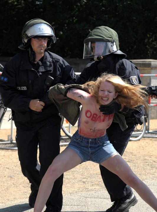 Wo ein Präsident ist, sind auch die Oben-ohne-Protestler von Femen nicht weit
