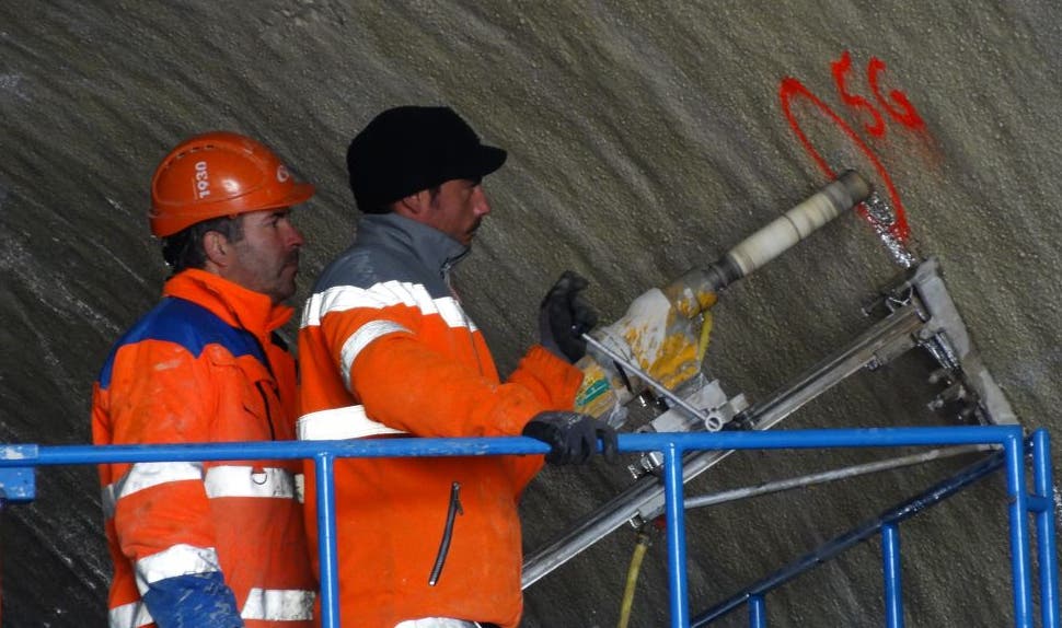Kernbohrungen im Ueker Damm zeigen, was im Tunnelgewölbe steckt