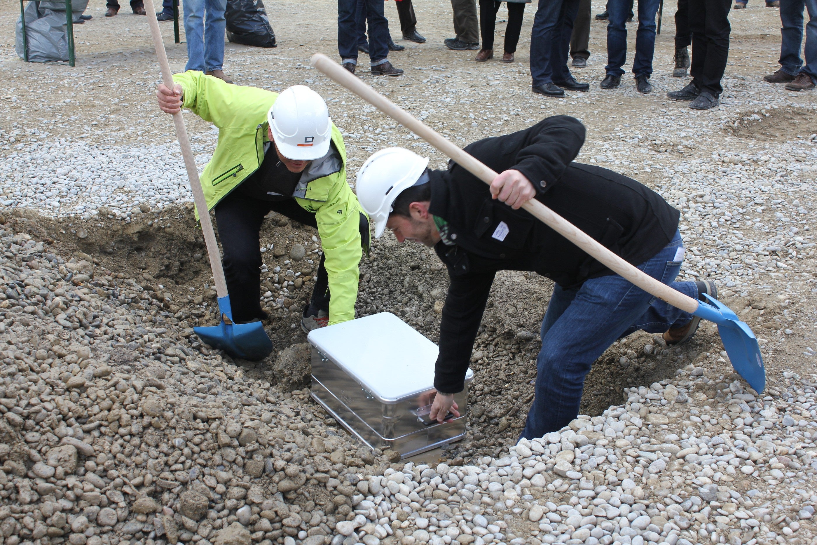 Bildstrecke - Zum Baustart Wird Im Eigengrund In Dietikon Ein Schatz ...