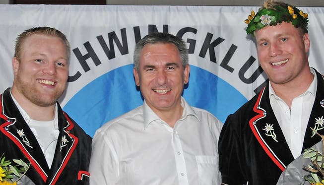 Für Landammann Alex Hürzeler sind Guido (links) und Mario Thürig (rechts) sportliche Vorbilder und Aushängeschilder für den Aargau. WR