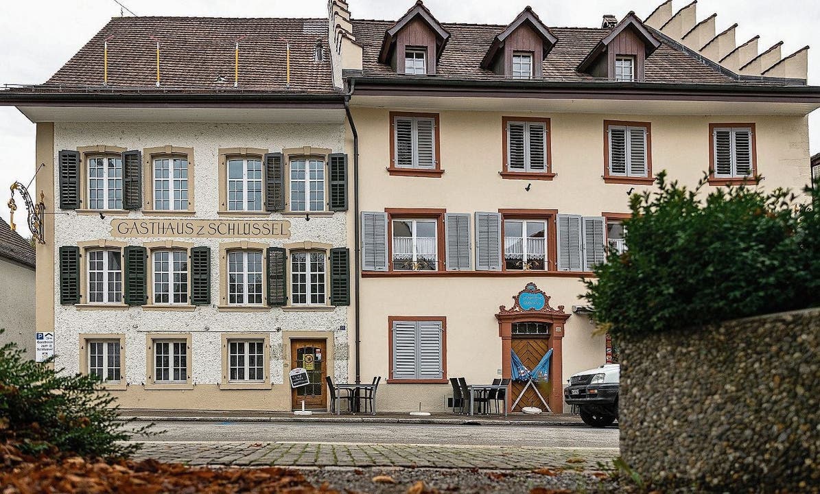 Bad Zurzach, 4. Januar: Der Traditionsgasthof Schlüssel verschwindet. An seiner Stelle werden Wohnungen gebaut. Das Tavernenrecht im seit zwei Jahren leerstehenden Gebäude im Bad Zurzacher Ortskern bleibt allerdings erhalten.