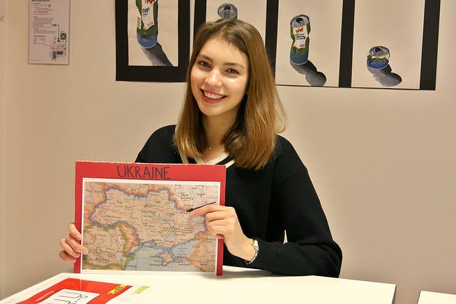 Die 19-jährige Ukrainerin Oksana Feshchenko untersucht in ihrer Maturaarbeit Werteunterschiede von Studierenden in der Schweiz und der Ukraine. 