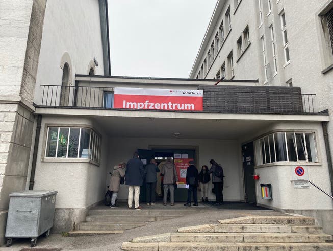 Das Impfzentrum Solothurn sei zu schwer zu erreichen, heisst es.
