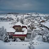 Auch im Winter und tief verschneit sieht das Wasserschloss Hagenwil märchenhaft aus. (Bild: Manuel Nagel (Hagenwil, 15.Januar 2021))