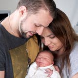 Noelia Alea ist nicht nur das erste Zentralschweizer Baby 2021, sondern auch das erste Kind von Roland und Albina Preka. (Bild: Luzerner Kantonsspital (Sursee, 2. Januar 2021))