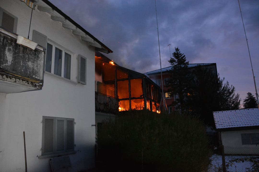 Trimbach SO, 13.Januar: Aus noch zu klärenden Gründen kam es am Mittwochmorgen im Wintergarten eines Doppel-Einfamilienhauses in Trimbach zu einem Brand.