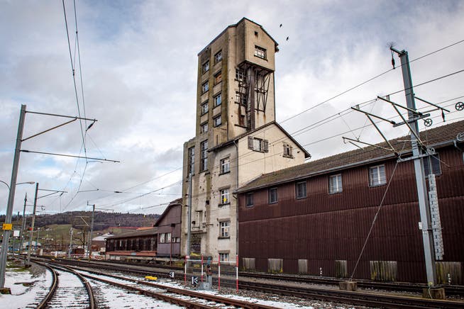 Der alte Kohleturm beim Bahnübergang Fohlenweide in Weinfelden soll abgerissen werden.