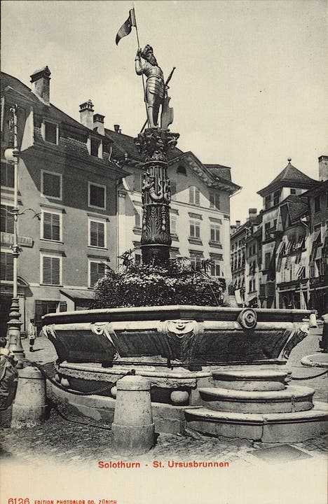 Wechseln wir wieder in die Altstadt und schauen uns eine undatierte Aufnahme des St.Ursusbrunnens an