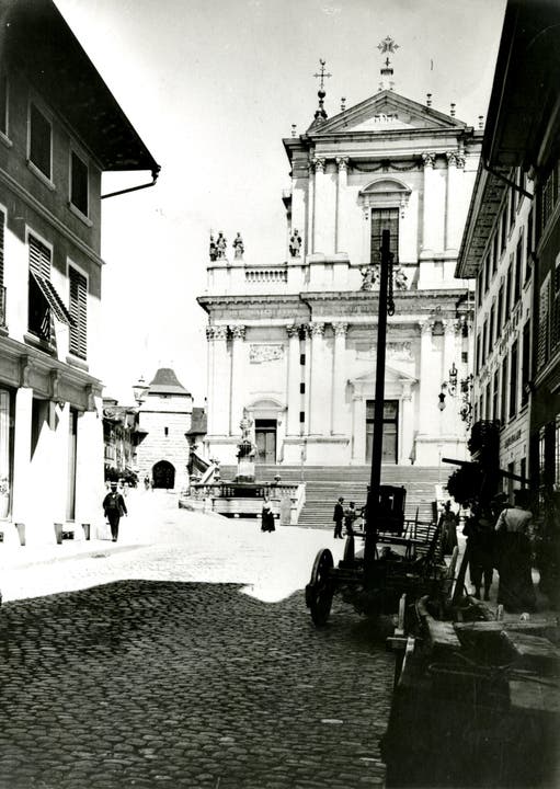 Kronenplatz mit St. Ursenkathedrale um 1910