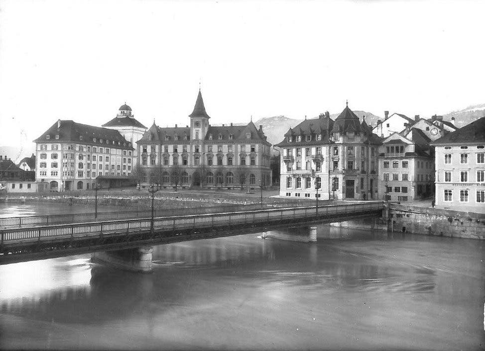 Die Wengibrücke mit der Hauptpost in den 1920er Jahren