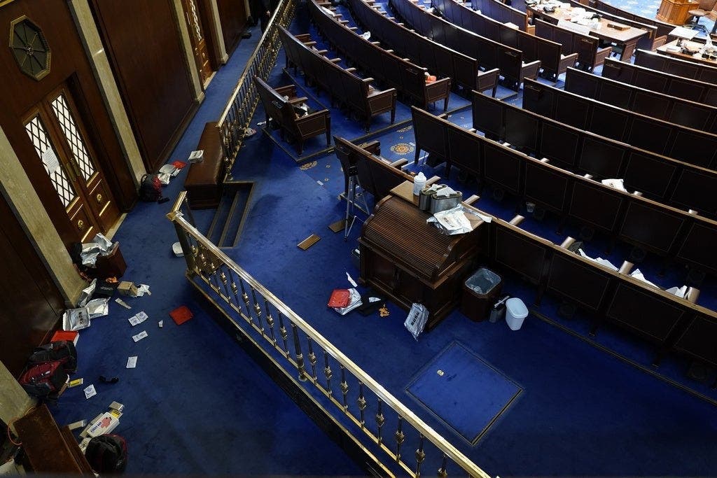 Die beiden Kongresskammern mussten ihre Sitzungen abrupt unterbrechen, die Parlamentssäle wurden geräumt.
