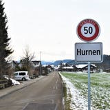 Noch gilt in Hurnen Tempo 50. Die Einwohner des Dorfes begrüssen aber die Pläne des Eschliker Gemeinderats für eine 30er-Zone. (Bild: Roman Scherrer)
