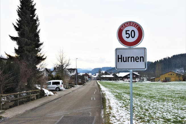 Noch gilt in Hurnen Tempo 50. Die Einwohner des Dorfes begrüssen aber die Pläne des Eschliker Gemeinderats für eine 30er-Zone.