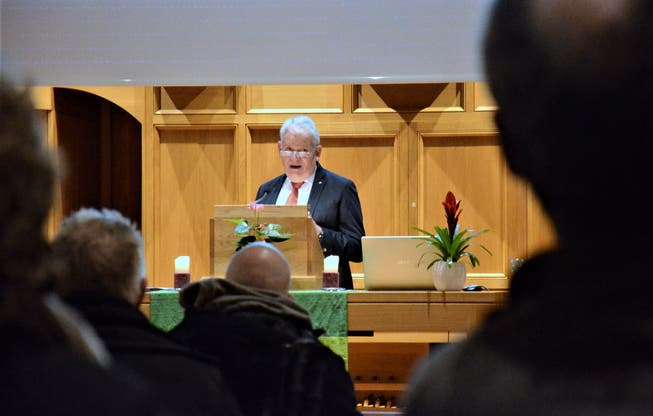 Kirchenpräsident Heinrich Krauer führt gekonnt durch die Budgetgemeindeversammlung von Evangelisch Münchwilen-Eschlikon.