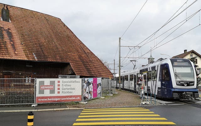 In Hirschthal steht ein Hochstudhaus dem Ausbau der AVA-Haltestelle im Weg.