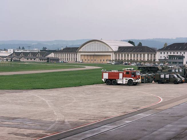 Der Militärflugplatz Dübendorf soll nach dem Willen der Standortgemeinden zu einem naturnahen Werkflugplatz werden. (Archivbild)