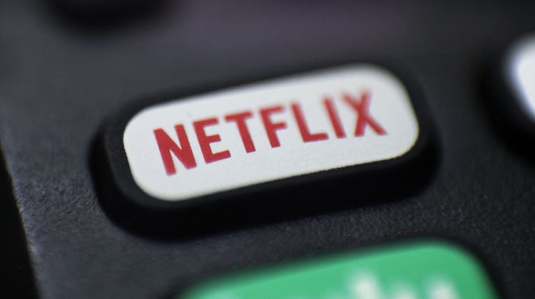 Künden einfach gemacht: Technisch legen uns Netflix und Co. nichts in den Weg. (Bild: Jenny Kane / AP)