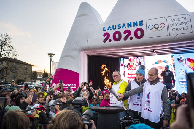 Das Olympische Feuer hat Lausanne erreicht. (Bild: Jean-Christophe Bott/Keystone, Lausanne, 4. Januar 2020).