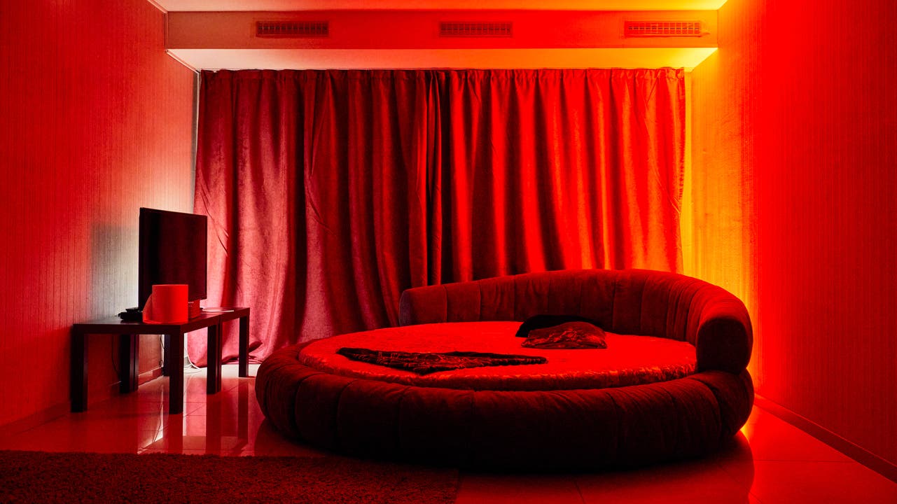 Männer Haben Unglaublich Schlechten Sex Im Puff Urdorf - «Im Puff hat Liebe keinen Platz» — Sexarbeiterinnen und