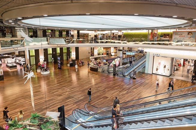 Blick ins Shoppi Tivoli, das umsatzmässig zweitgrösste Einkaufszentrum der Schweiz.