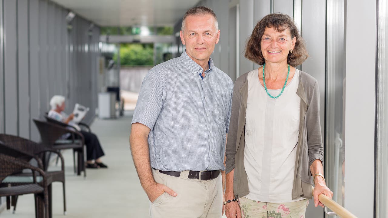 Edith Saner ist Verwaltungsrats-Präsidentin der Alterszentrum am Buechberg AG. Im Bild links: Geschäftsleiter Thomas Rohrer.