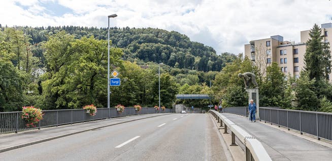 Seit ihrem Bau im Jahr 1978 wurde der Belag der Limmatbrücke zwischen Turgi und Untersiggenthal nicht mehr erneuert.