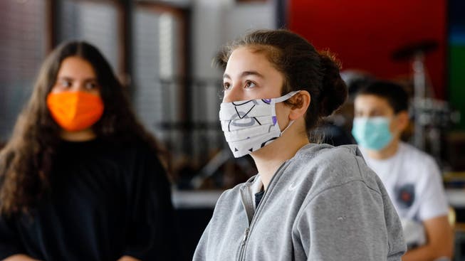 Wegen den erneut steigenden Fallzahlen gilt an den Kantons- und Berufsschulen im Kanton Solothurn eine Maskenpflicht.