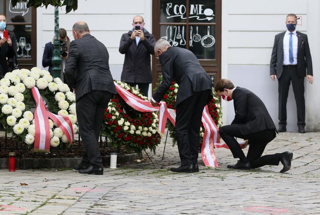 Österreichs Bundeskanzler trauert in Wien um die vier Todesopfer des Anschlages.