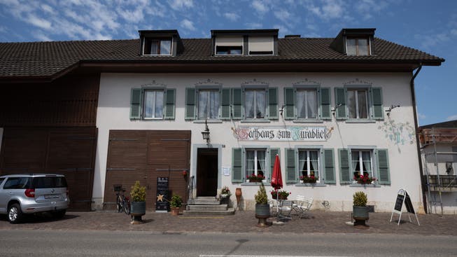 Am 29. Januar 2016 überfielen ein Mann und eine Frau das Restaurant Jurablick an der Köllikerstrasse in Gretzenbach und erbeuteten 1481 Franken.