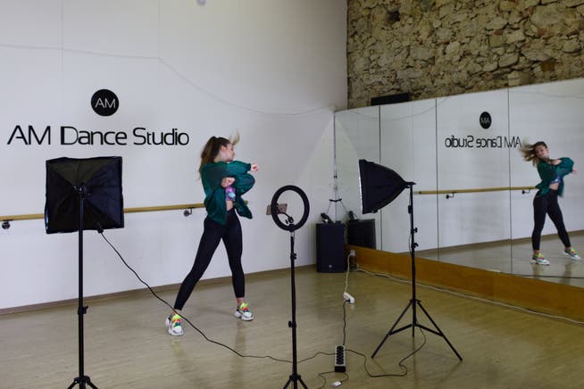 Alanah Mörgeli in ihrem Solothurner Tanzstudios. Sie ist technisch so ausgerüstet, dass sie Kurse auch online anbieten kann.