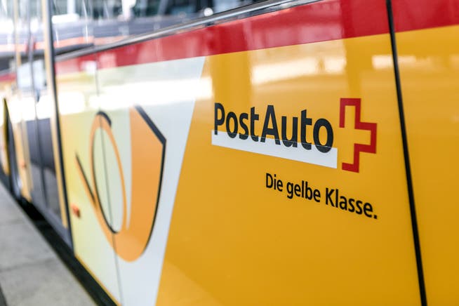 Für die Angestellten von PostAuto gibt es ab dem April mehr Lohn.