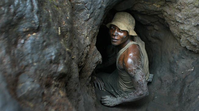 Ein Arbeiter in einer Cobaltmine im Kongo.