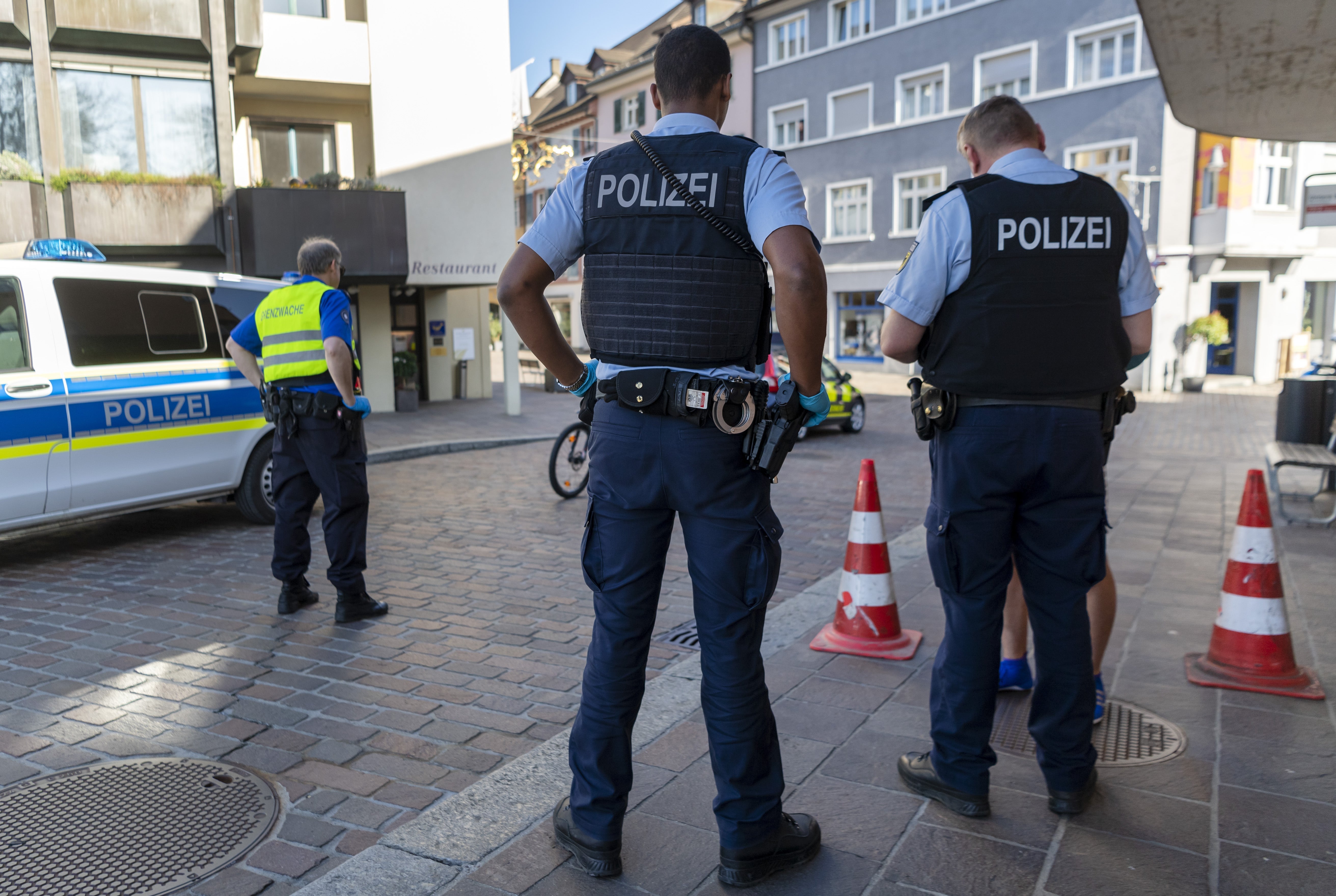 Schweiz - Deutschland Verlängert Grenzkontrollen Zur Schweiz Bis Zum 15 ...