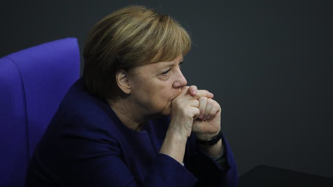 Sorgenvoller Blick auf die Virusmutation aus Grossbritannien: Kanzlerin Angela Merkel.