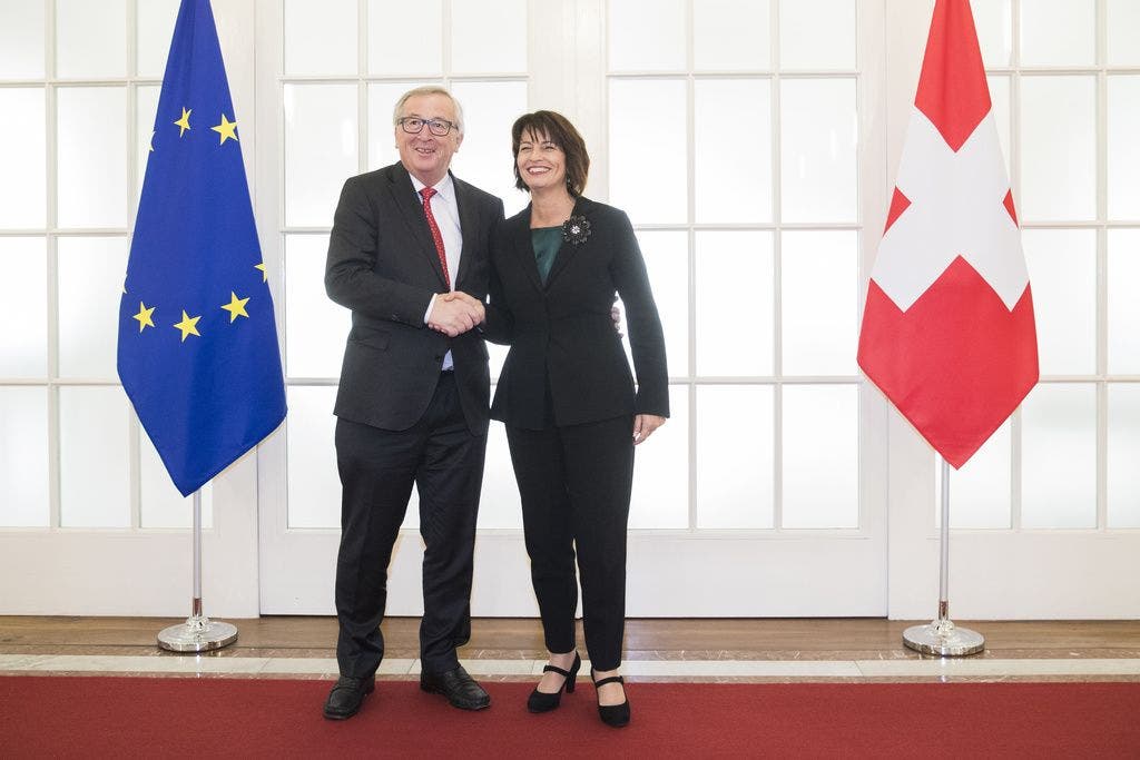 23. November 2017, Bern: Handschlag zwischen Bundespräsidentin Doris Leuthard und EU-Kommissionspräsident Jean-Claude Juncker.