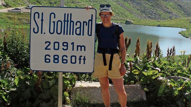Auf dem Gotthardpass hat Tatiana Kolly ihre erste Wander-Route beendet.