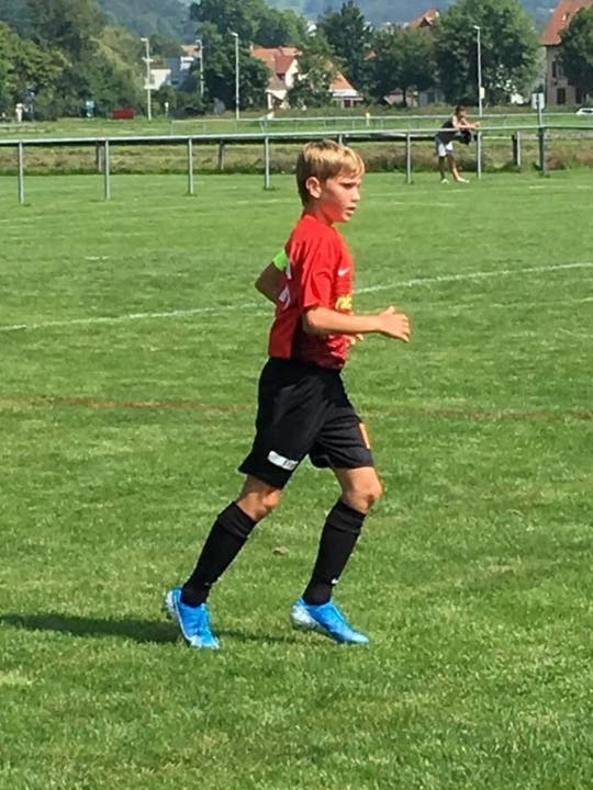 Luca trainiert in der Juniorenabteilung des FC Aarau und besucht die Swiss Olympic Sportschule in Buchs.