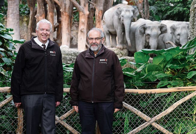Alex Rübel (links) schlief auf dem Betonboden, als der erste Elefant im Zoo Zürich zur Welt kam. Robert Zingg plante die neue Anlage mit.