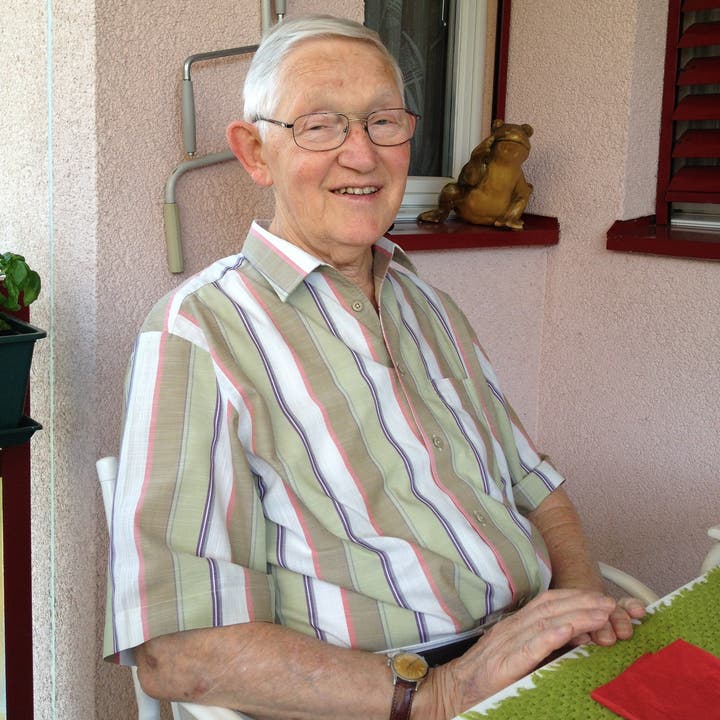 Ernst Luginbühl, 90†, auf seinem Balkon in Spreitenbach AG.